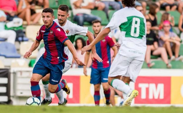 Levante UD | Bardhi sufre una microrrotura fibrilar y es duda para el estreno de la Liga