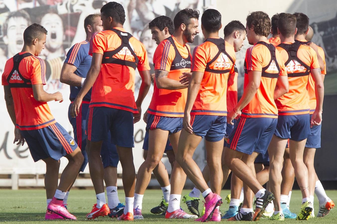 Entrenamiento del Valencia en la ciudad deportiva de Paterna