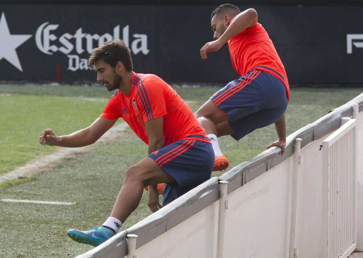 Entrenamiento del Valencia en Paterna