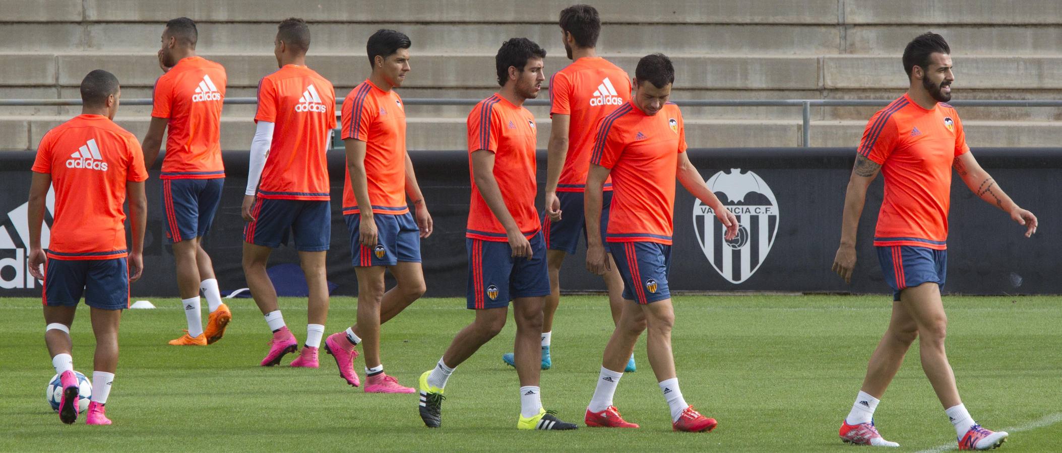 Entrenamiento del Valencia en Paterna