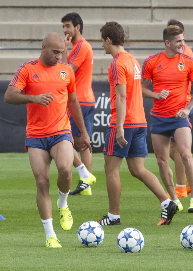 Entrenamiento del Valencia en Paterna