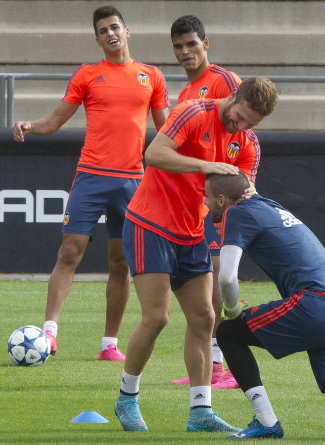 Entrenamiento del Valencia en Paterna