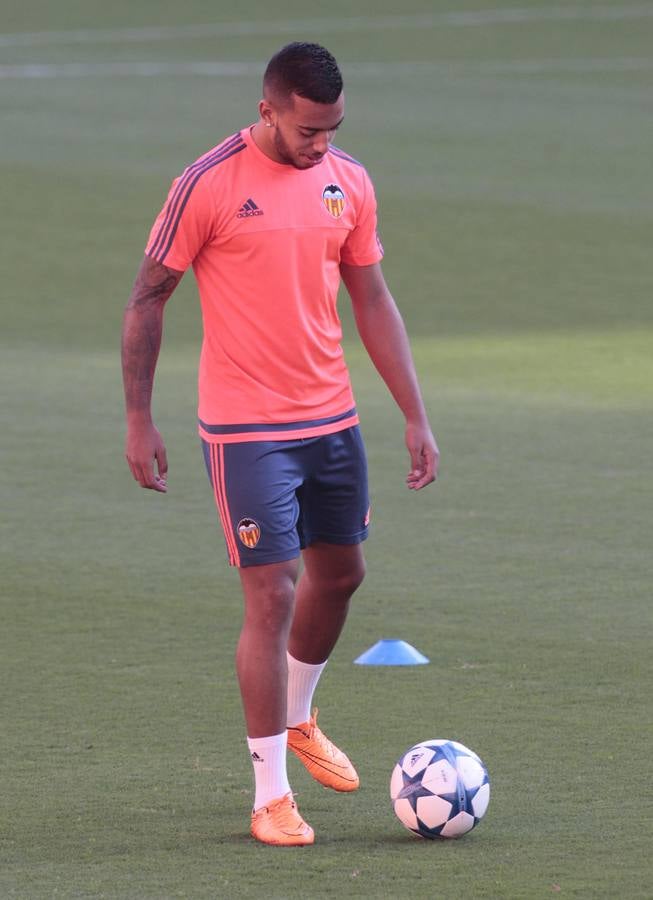 Entrenamiento del Valencia antes de debutar en Champions