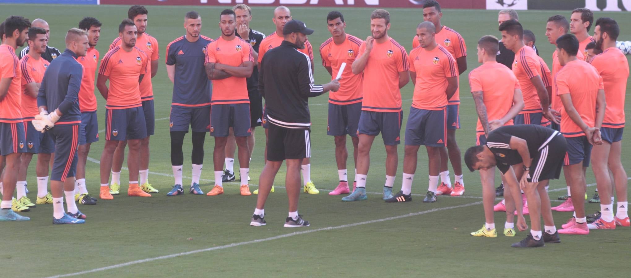 Entrenamiento del Valencia antes de debutar en Champions