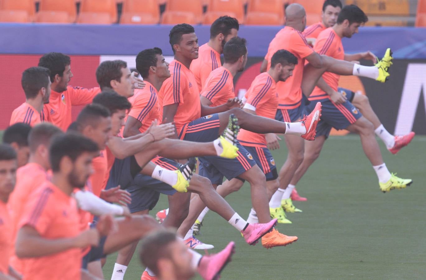 Entrenamiento del Valencia antes de debutar en Champions