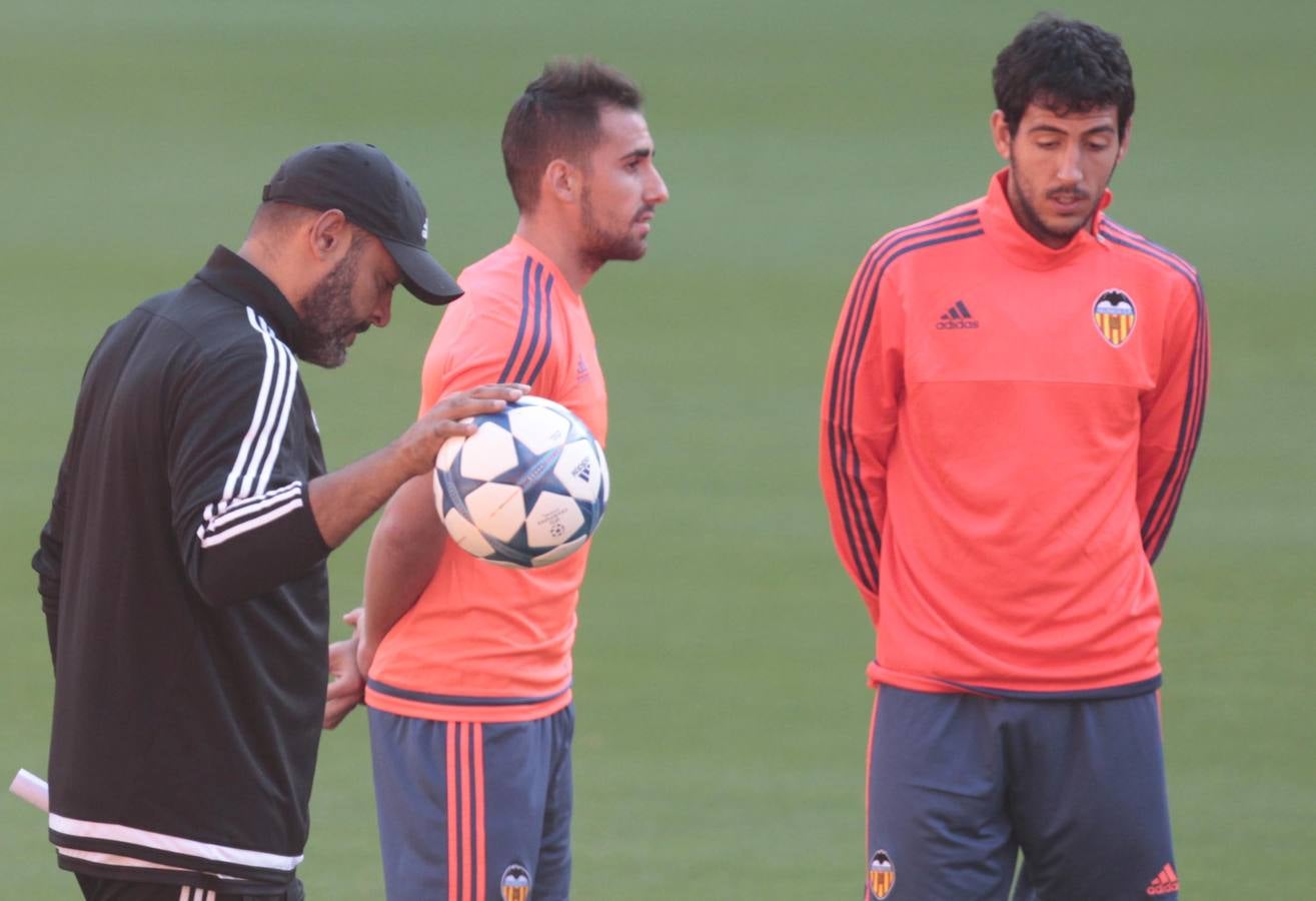 Entrenamiento del Valencia antes de debutar en Champions