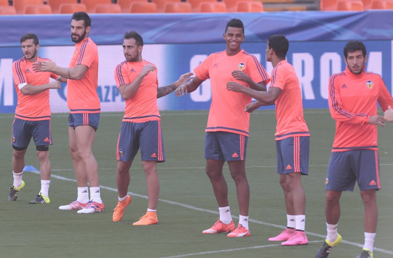 Entrenamiento del Valencia antes de debutar en Champions