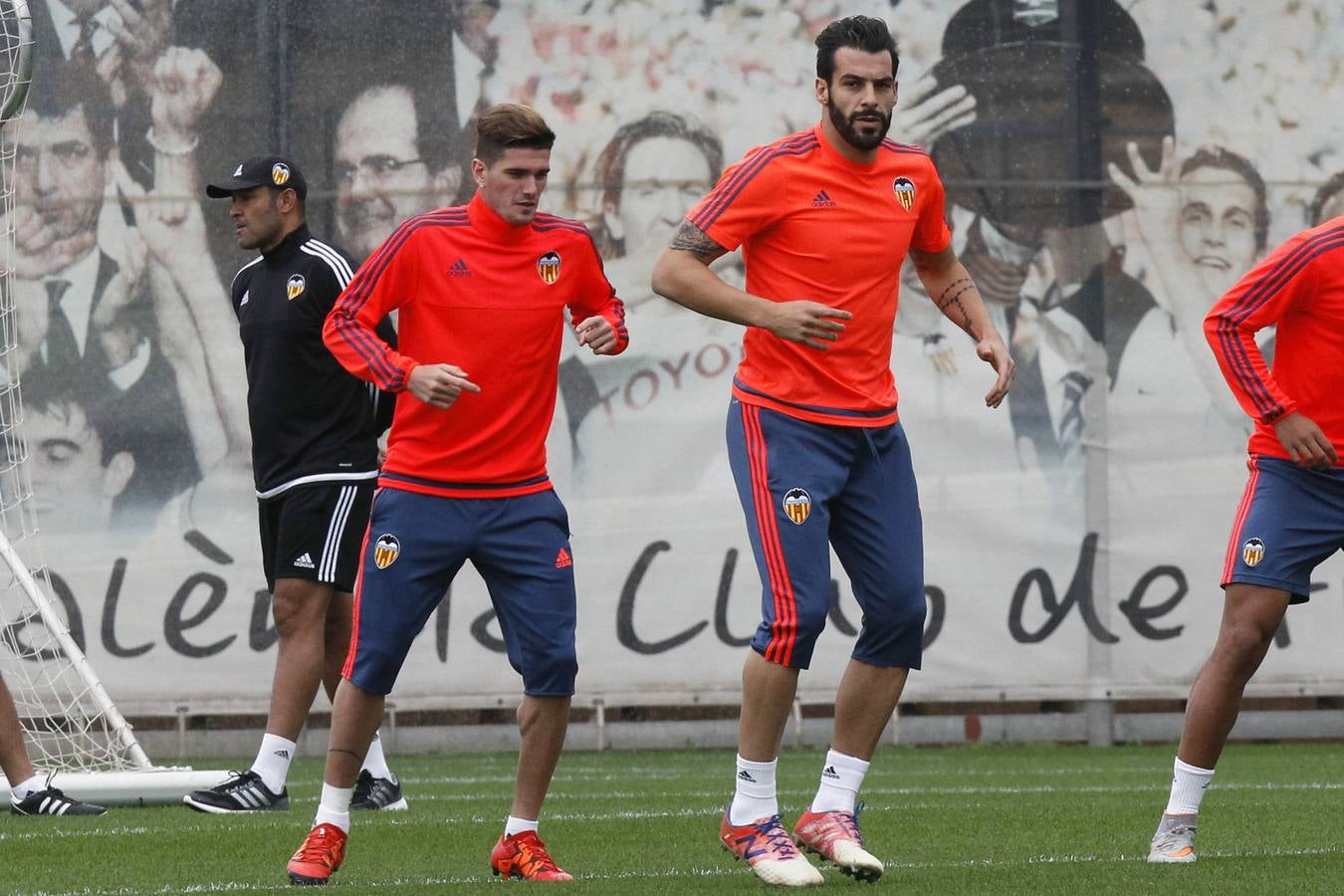 El Valencia ya prepara el derbi sin los titulares