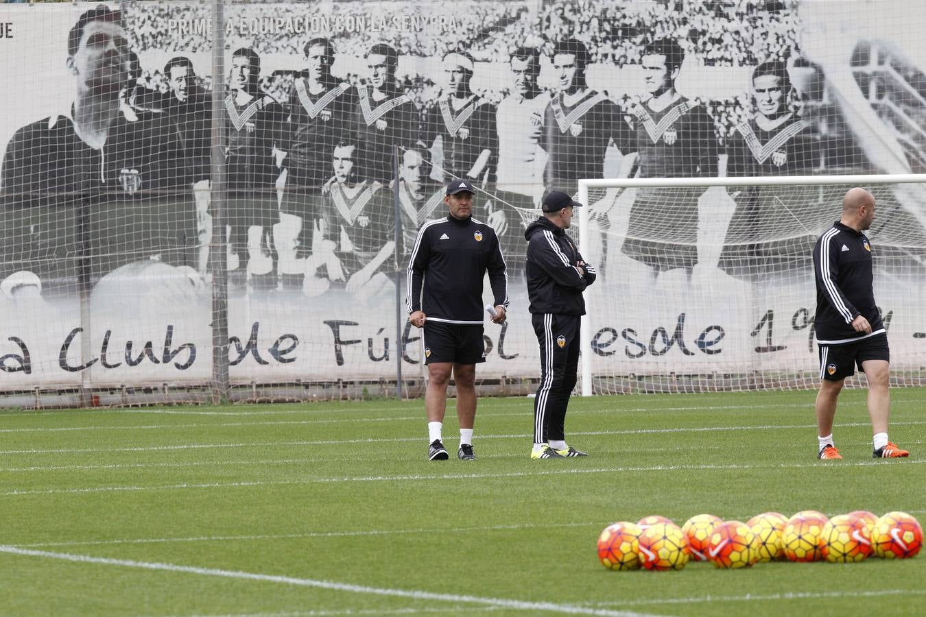 El Valencia ya prepara el derbi sin los titulares