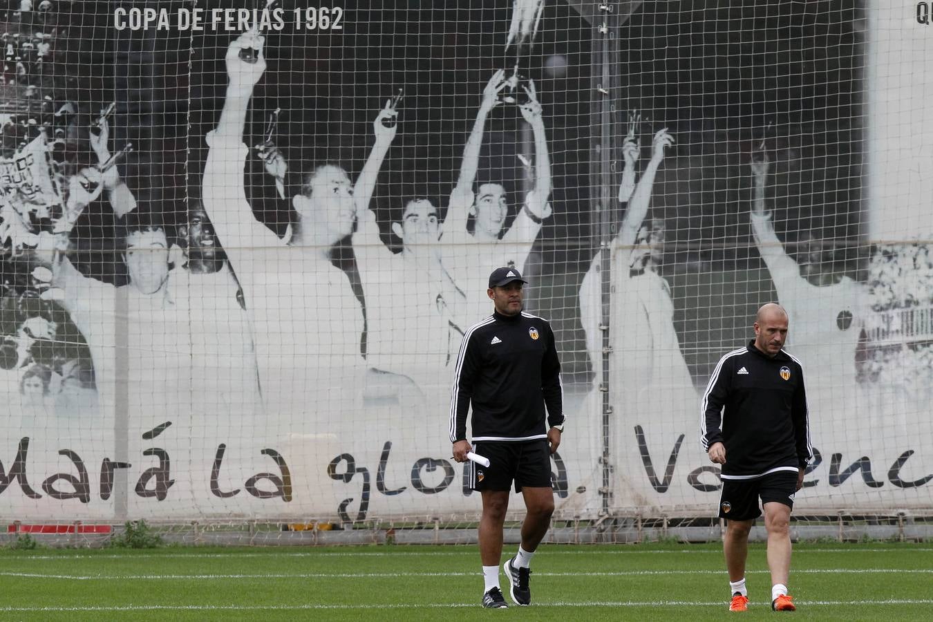 El Valencia ya prepara el derbi sin los titulares