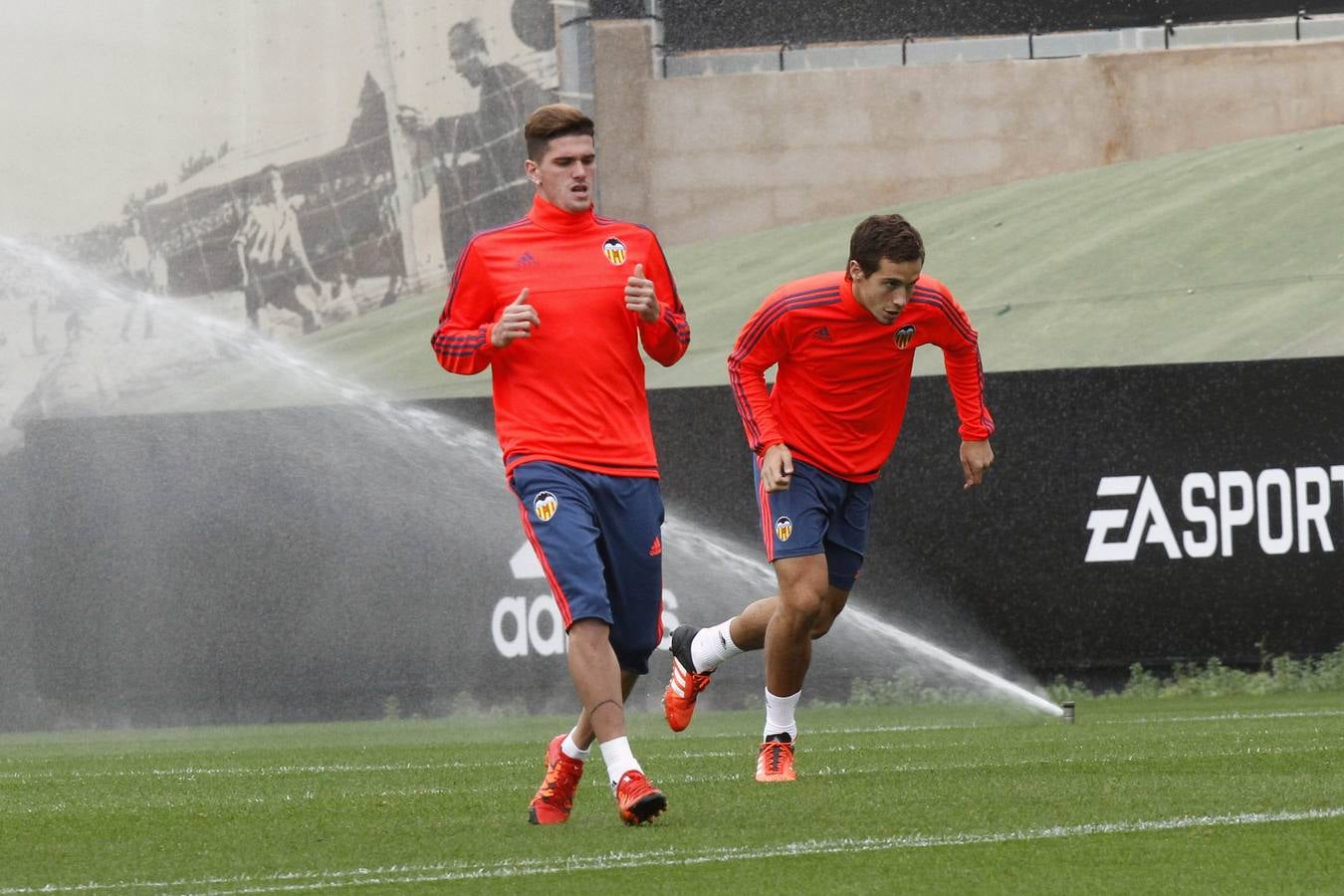 El Valencia ya prepara el derbi sin los titulares