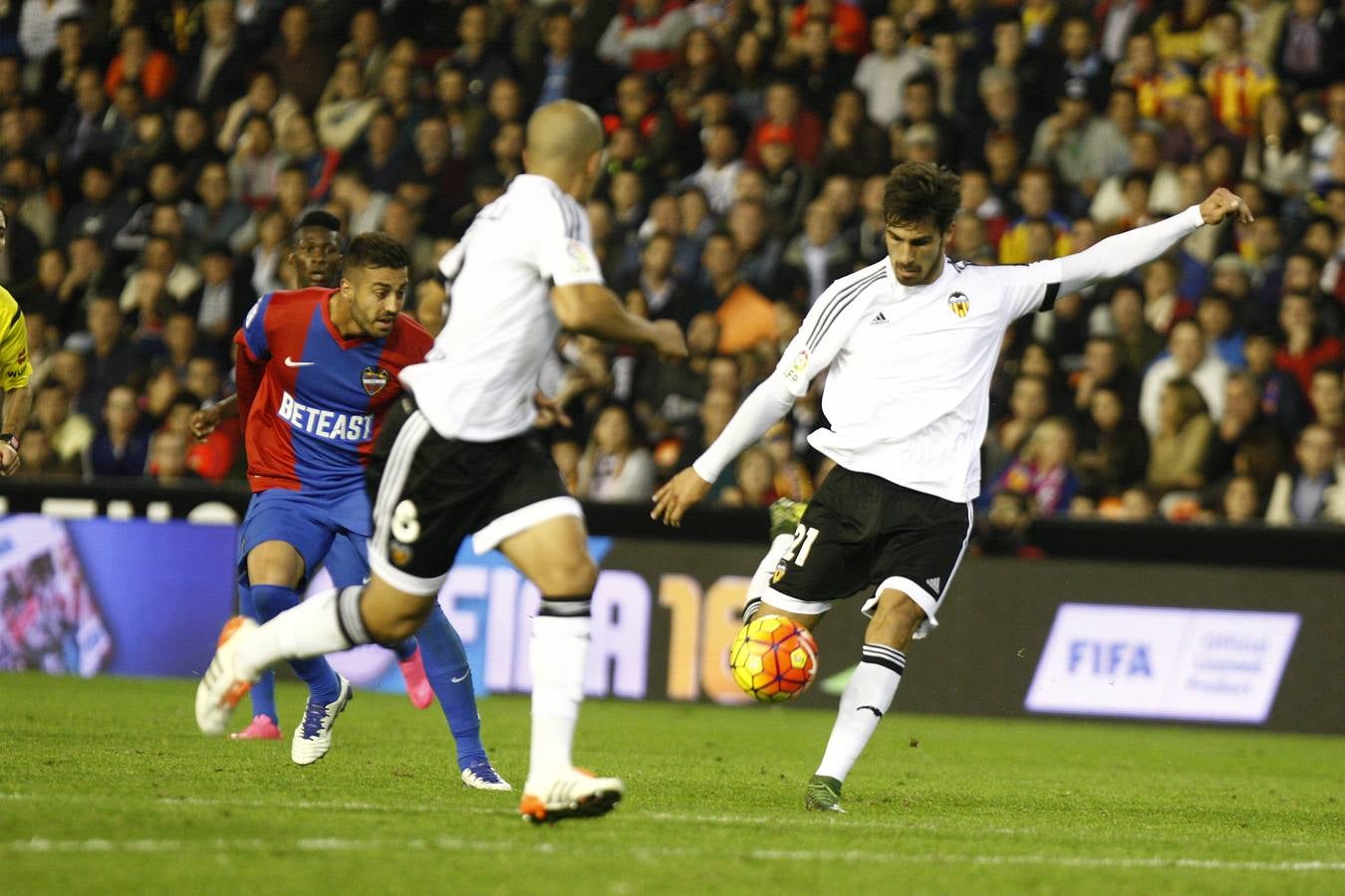 El derbi de la ciudad de Valencia, en imágenes