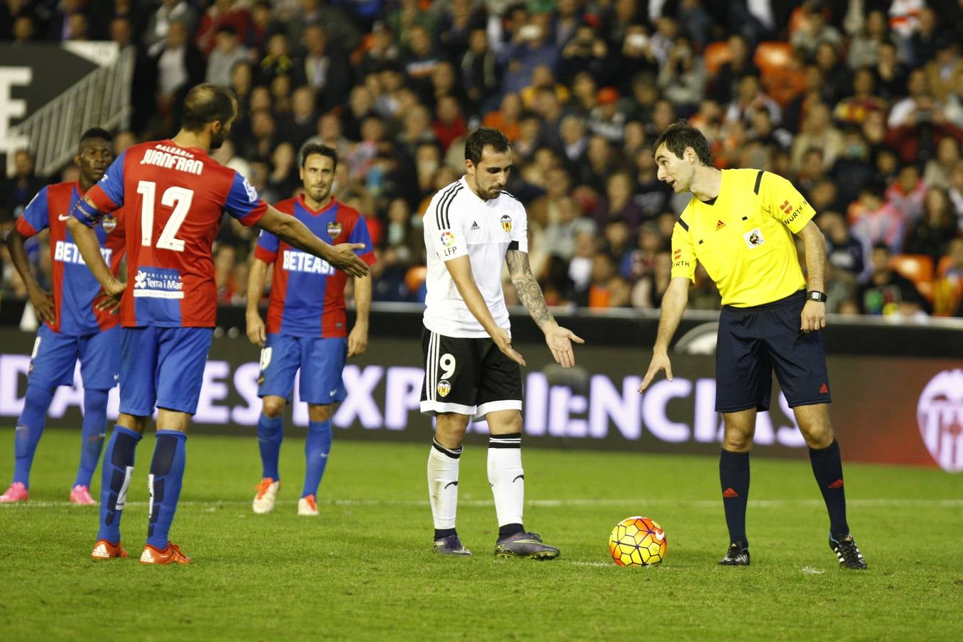 El derbi de la ciudad de Valencia, en imágenes