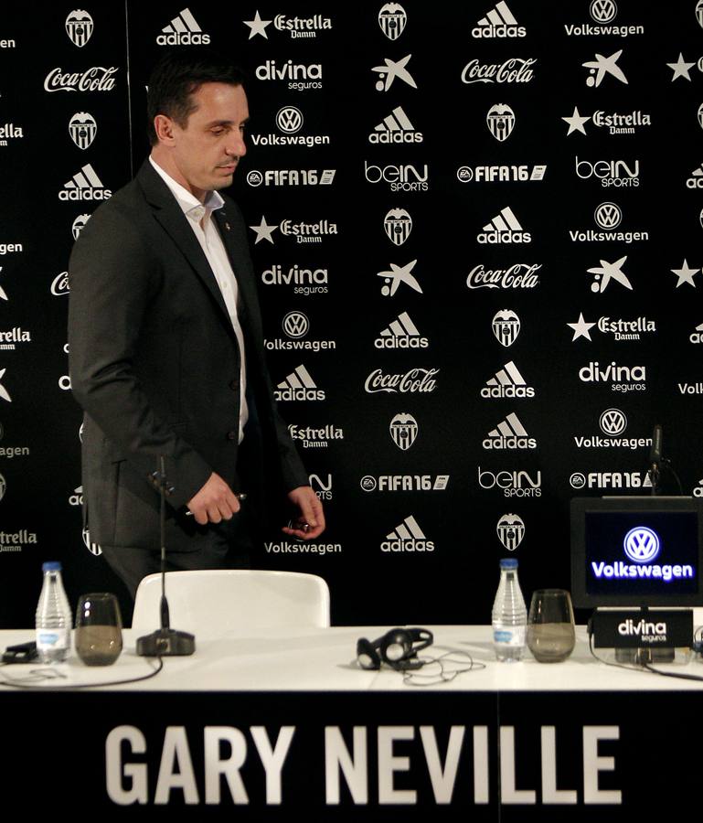 La presentación de Gary Neville como entrenador del Valencia, en imágenes