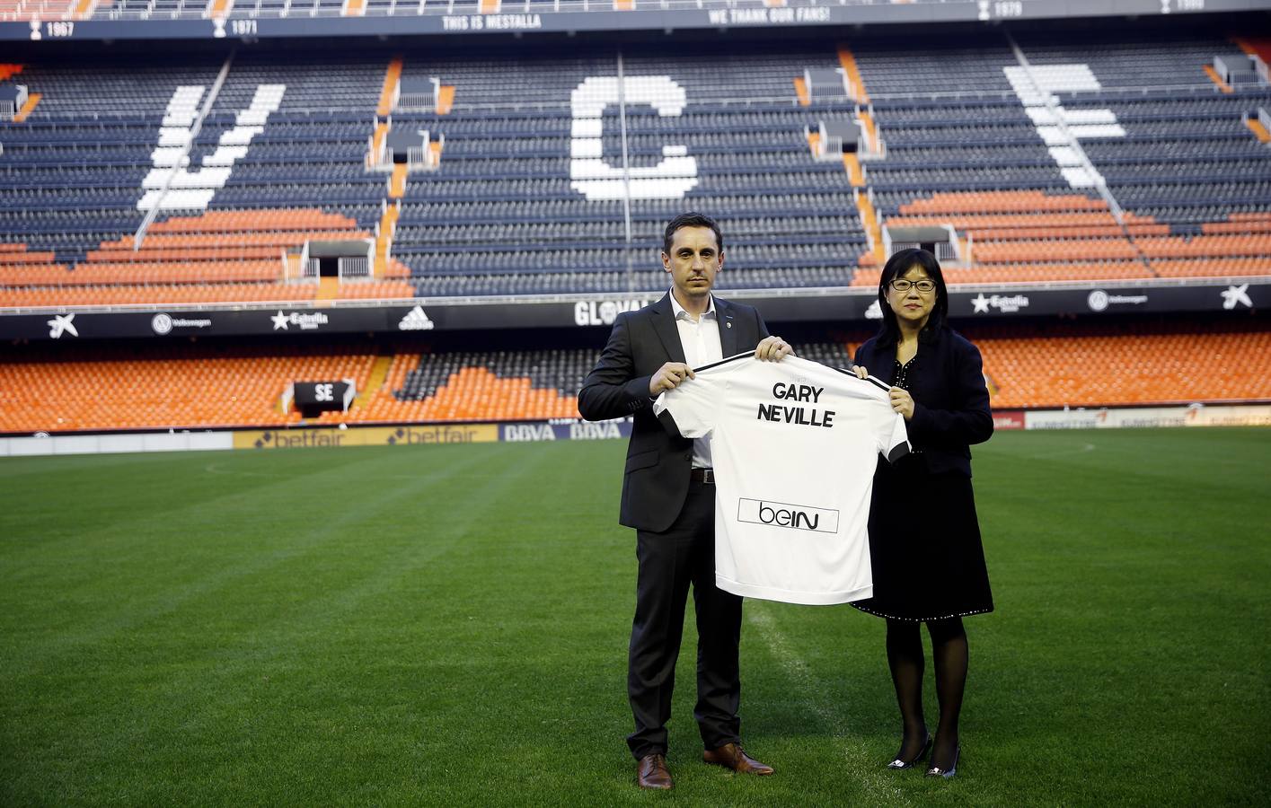 La presentación de Gary Neville como entrenador del Valencia, en imágenes