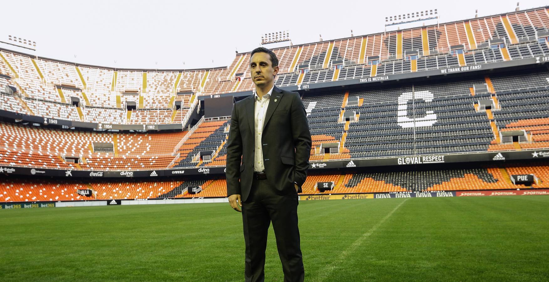 La presentación de Gary Neville como entrenador del Valencia, en imágenes