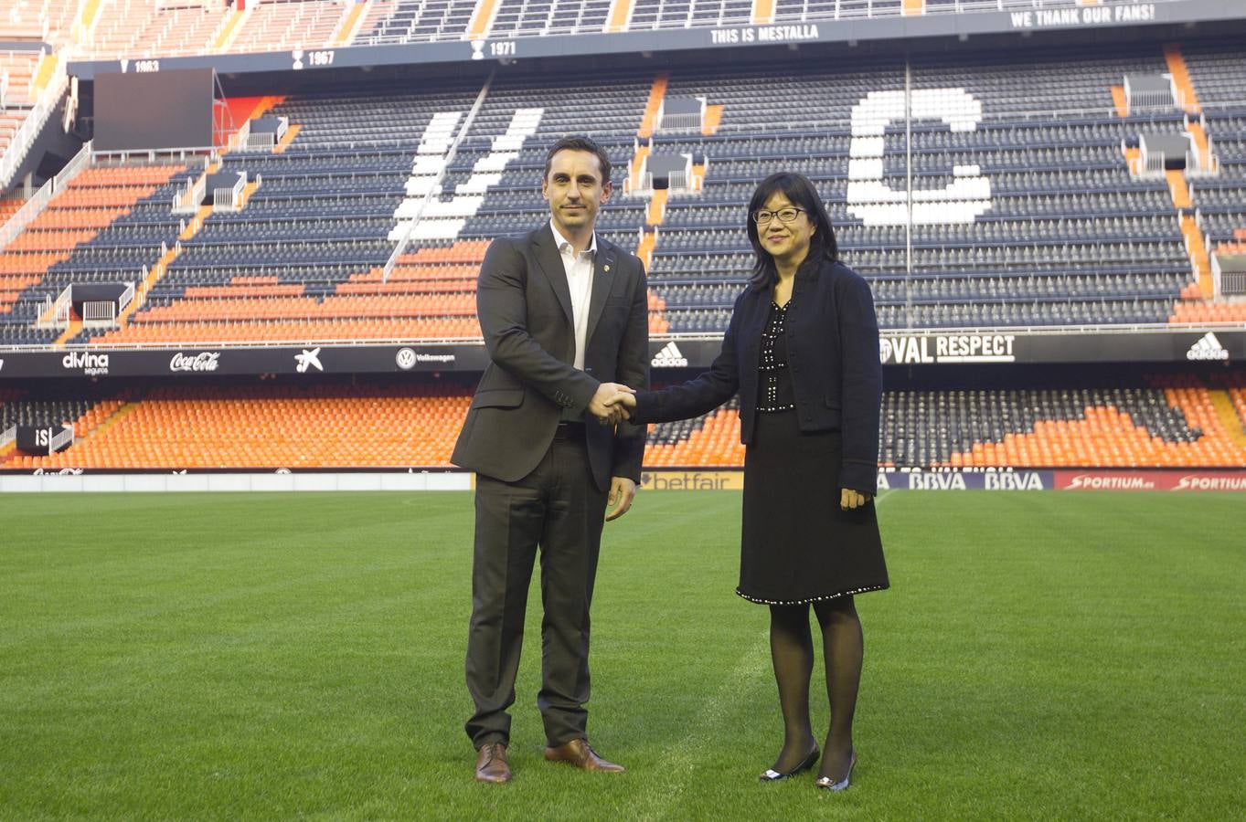 La presentación de Gary Neville como entrenador del Valencia, en imágenes