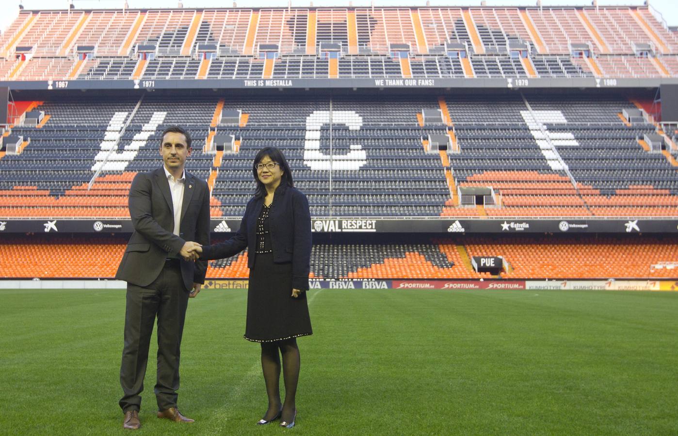 La presentación de Gary Neville como entrenador del Valencia, en imágenes