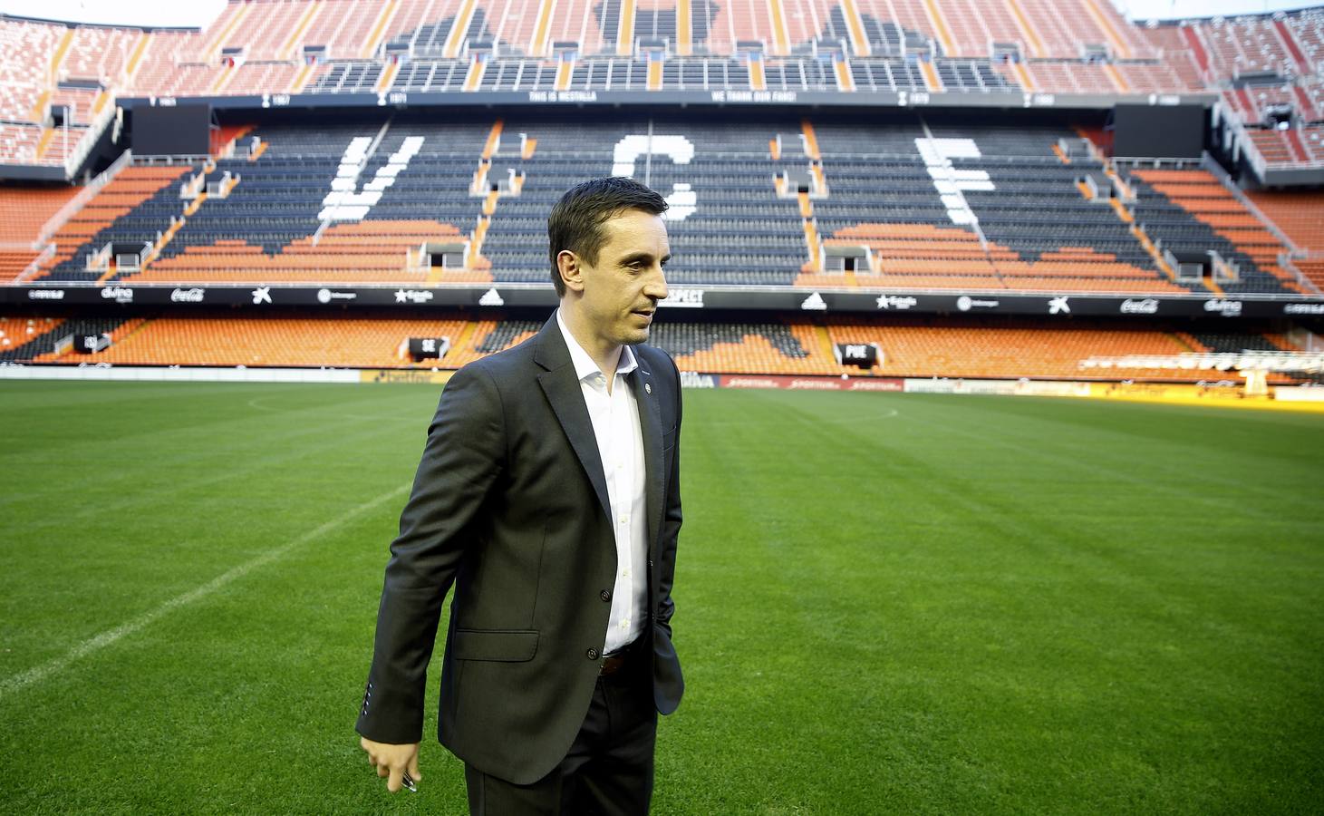 La presentación de Gary Neville como entrenador del Valencia, en imágenes