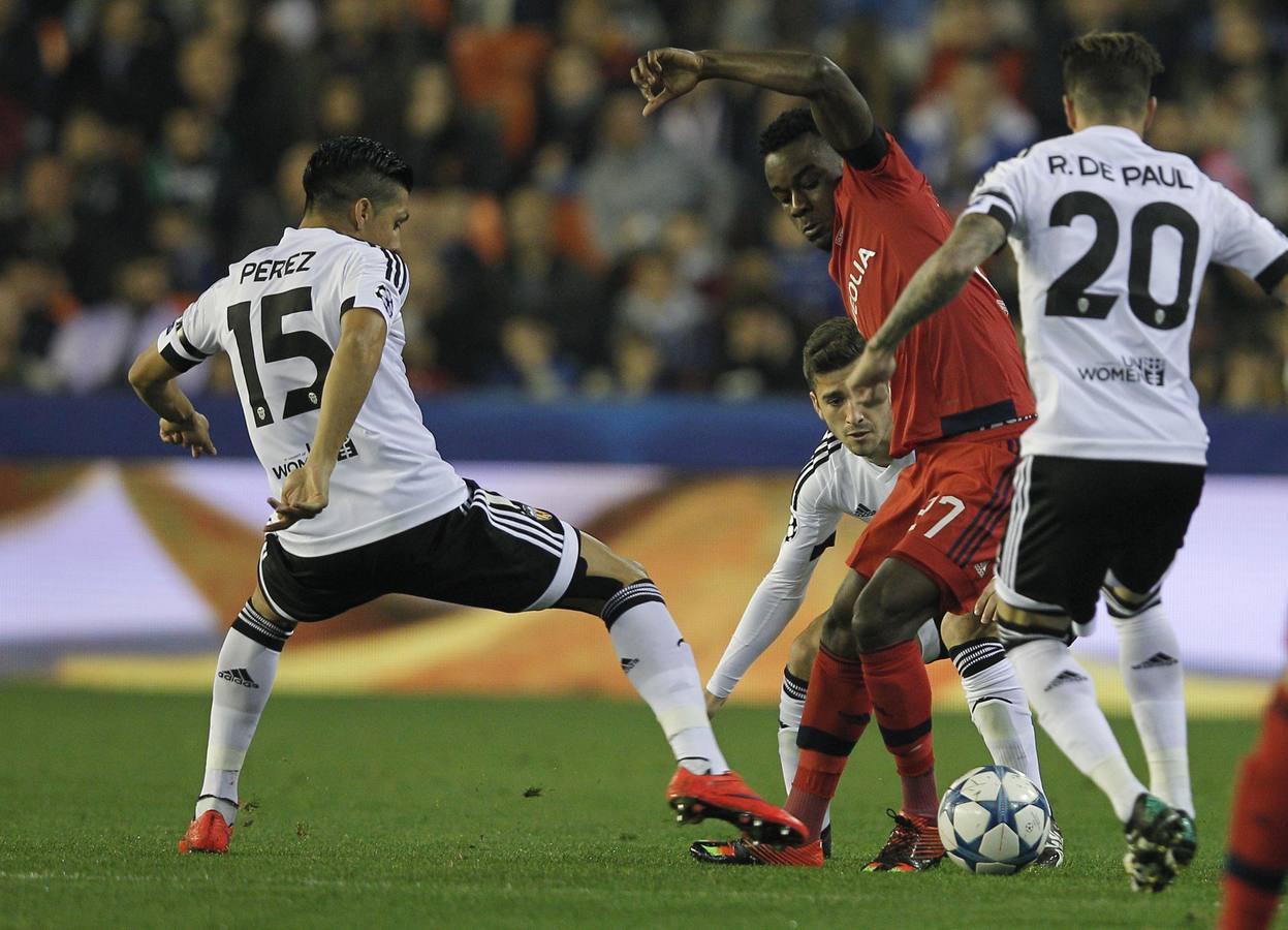 El Valencia-Olympique de Lyon, en imágenes