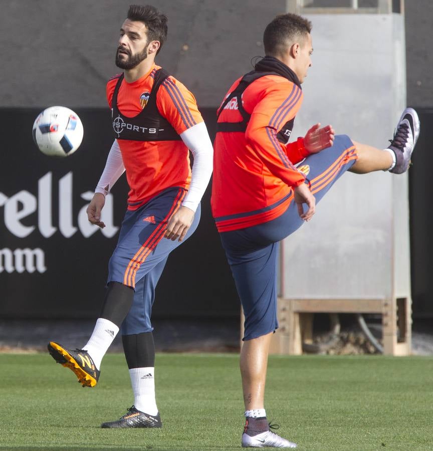 El entrenamiento del Valencia, en imágenes