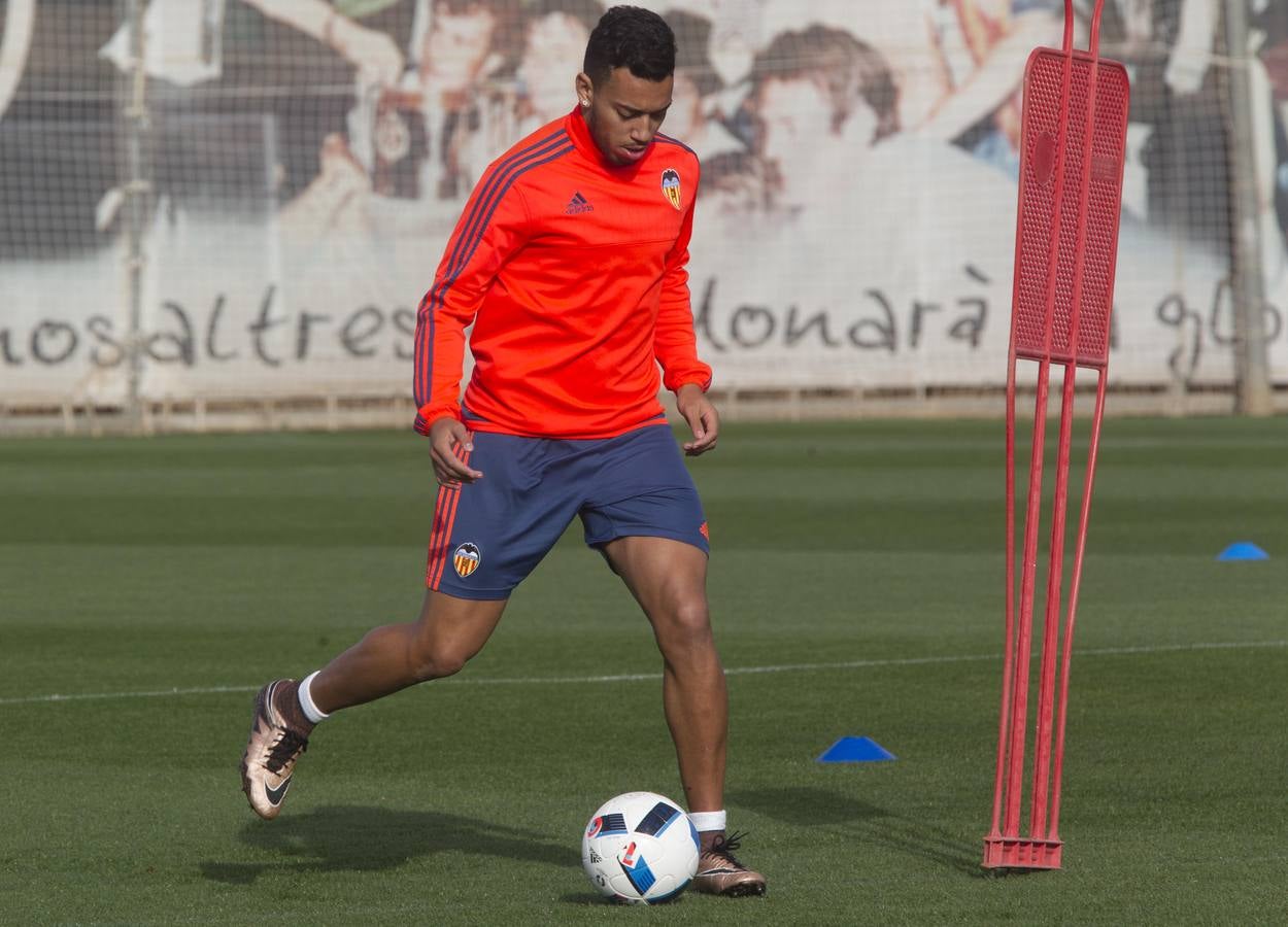 El entrenamiento del Valencia, en imágenes