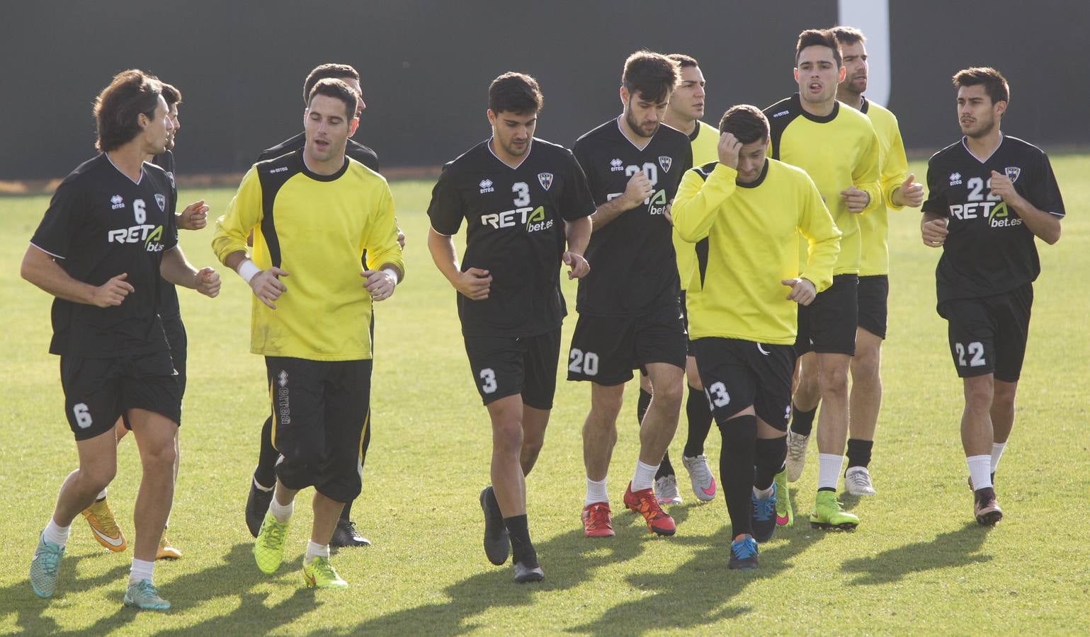 El Valencia y el Barakaldo entrenan en Paterna