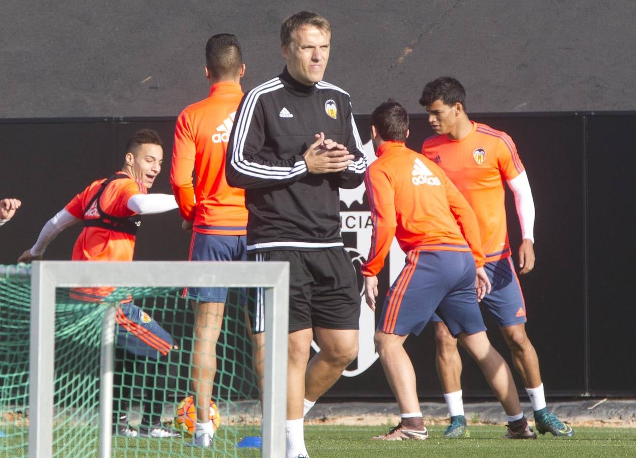 El Valencia y el Barakaldo entrenan en Paterna