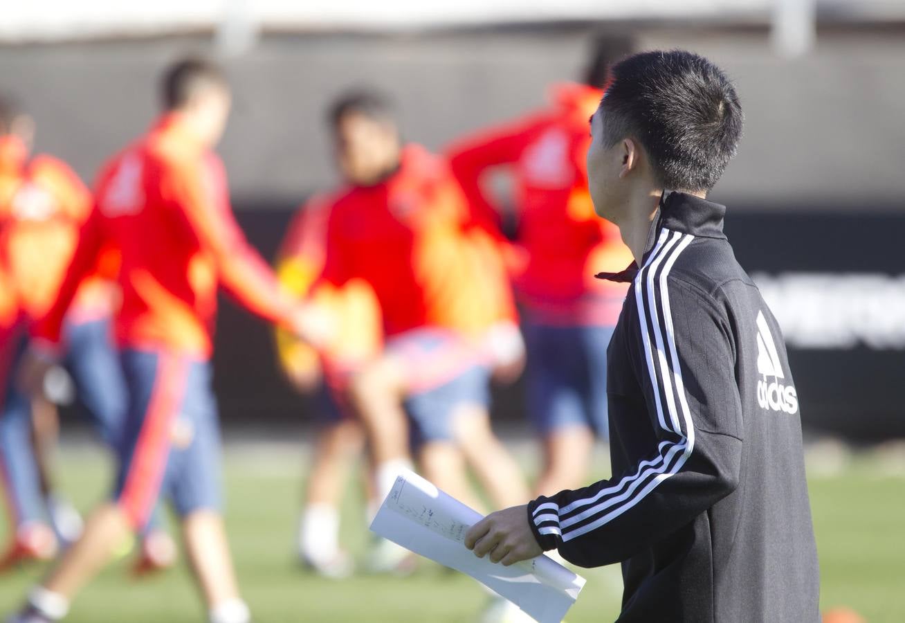 El entrenamiento del Valencia, en imágnes