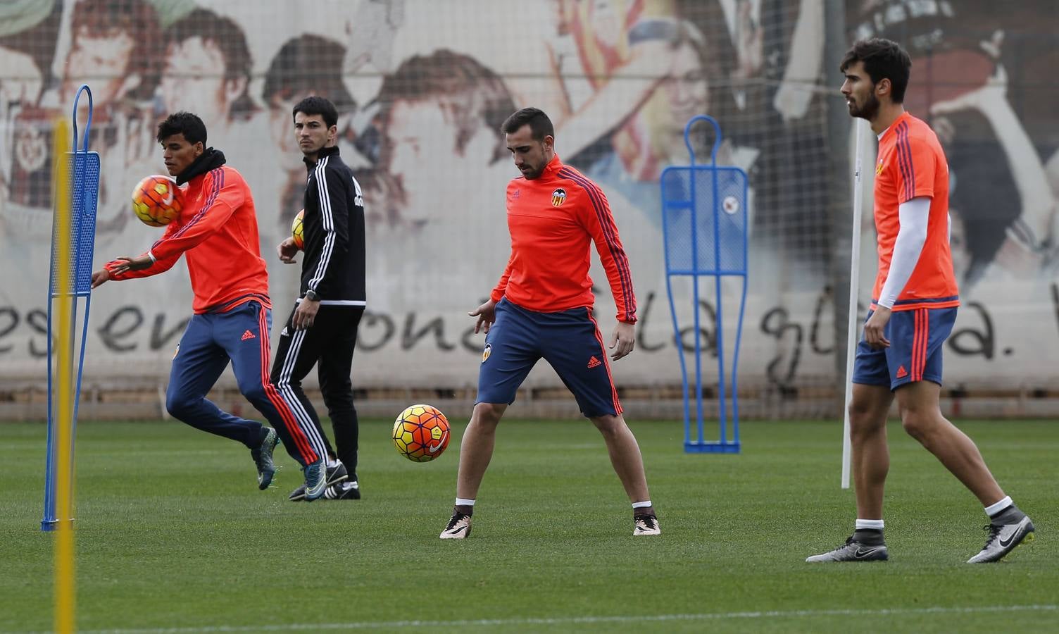 El entrenamiento del Valencia, en imágenes