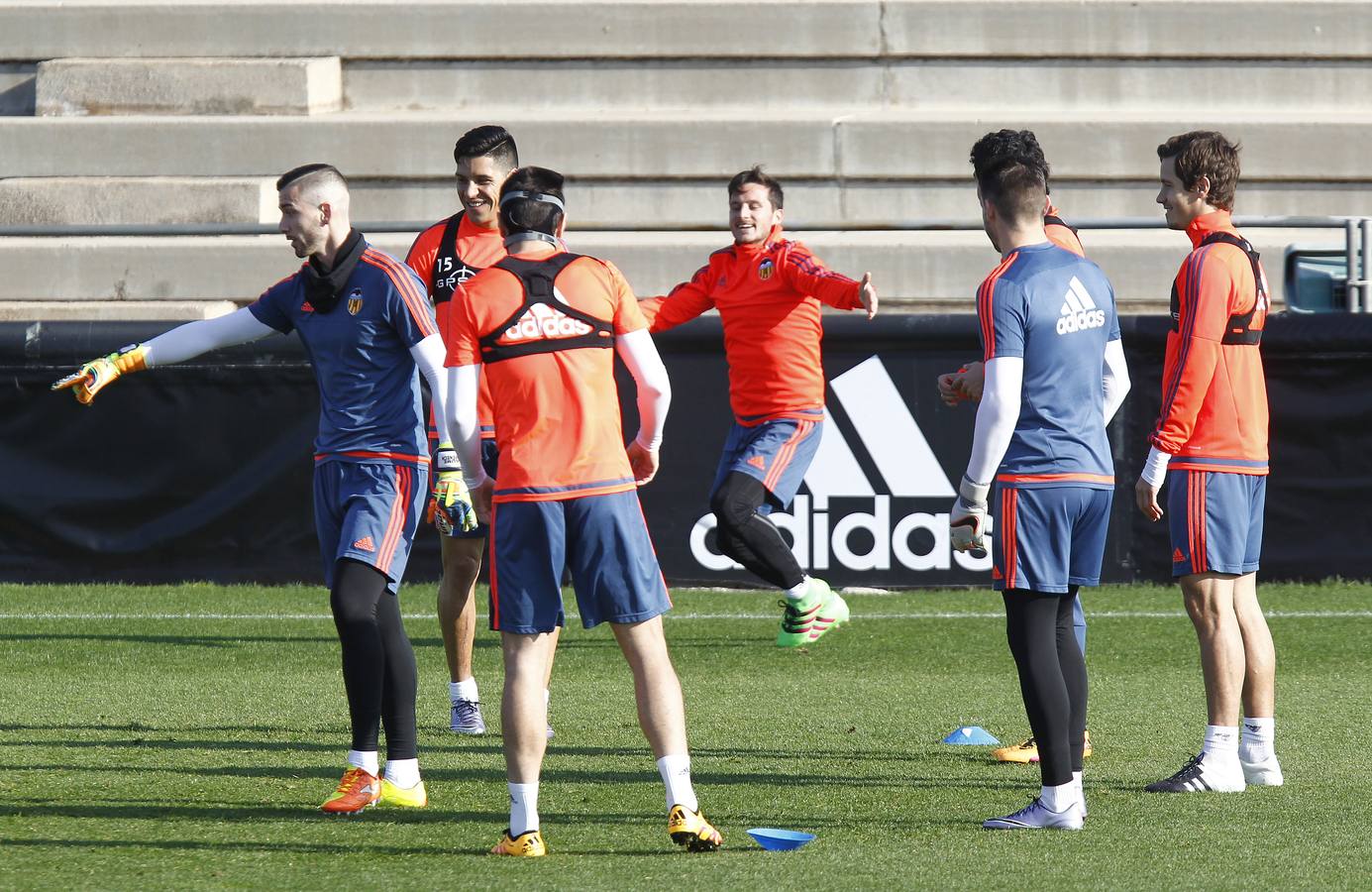 El entrenamiento del Valencia, en imágenes