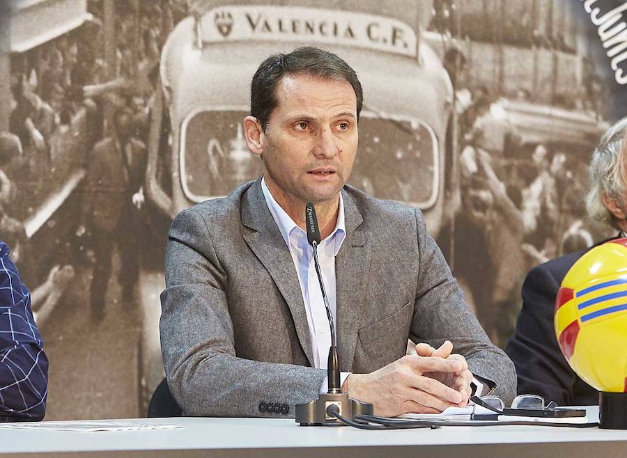 Los exfutbolistas del Valencia arropan a la plantilla