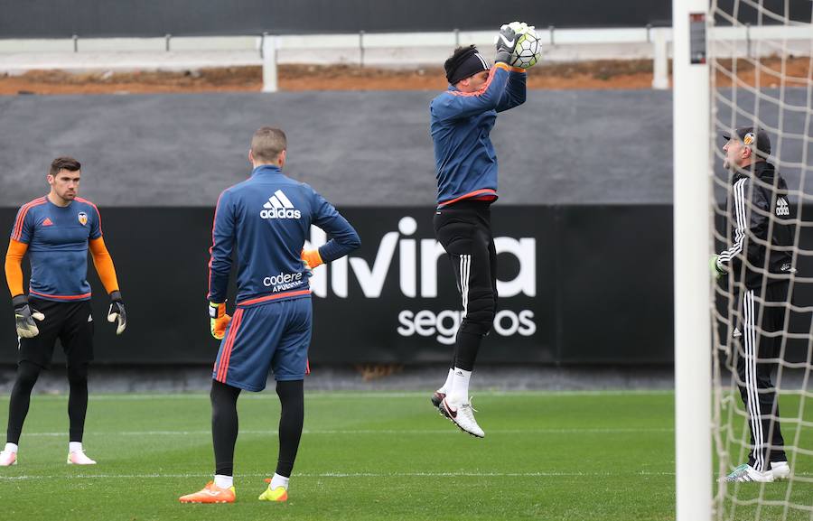 El entrenamiento del Valencia, en imágenes