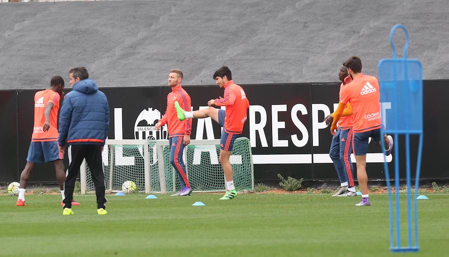 El entrenamiento del Valencia, en imágenes