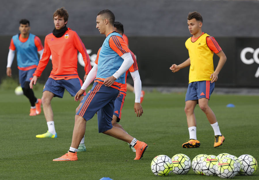 El entrenamiento del Valencia, en imágenes