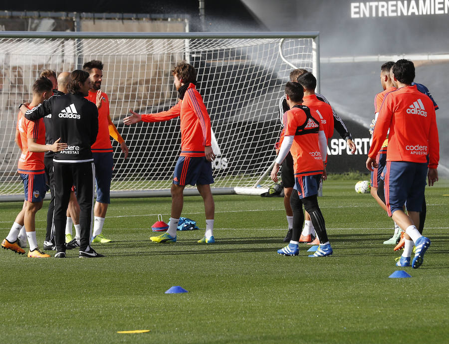 El entrenamiento del Valencia, en imágenes