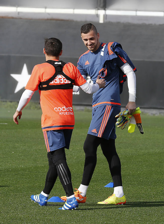 El entrenamiento del Valencia, en imágenes