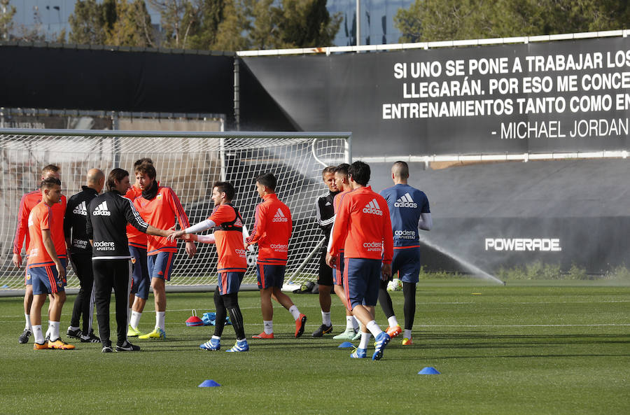 El entrenamiento del Valencia, en imágenes