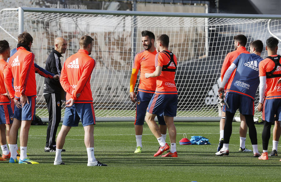 El entrenamiento del Valencia, en imágenes