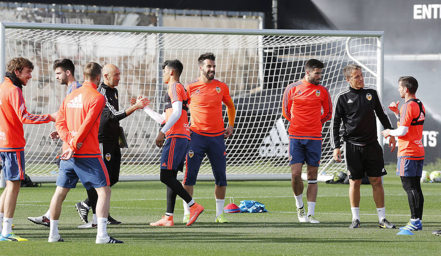 El entrenamiento del Valencia, en imágenes