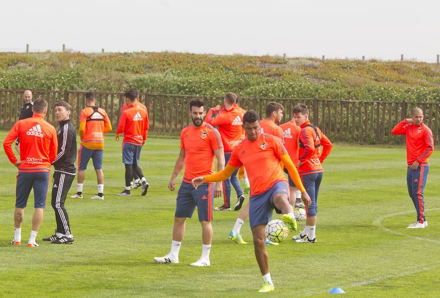 Entrenamiento del Valencia CF en el parador nacional de El Saler