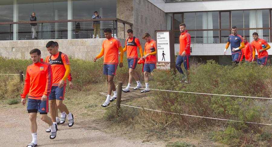 Entrenamiento del Valencia CF en el parador nacional de El Saler