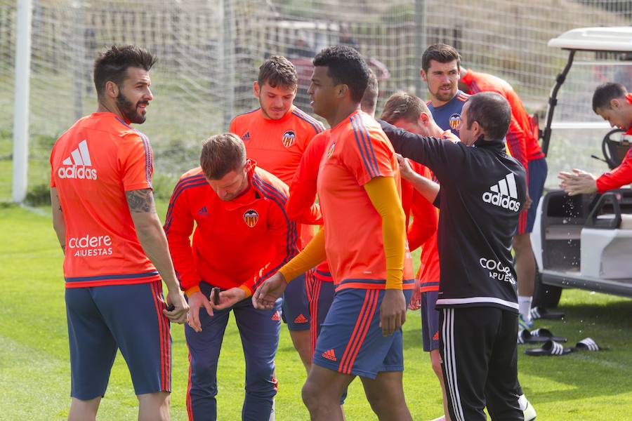 Entrenamiento del Valencia CF en el parador nacional de El Saler