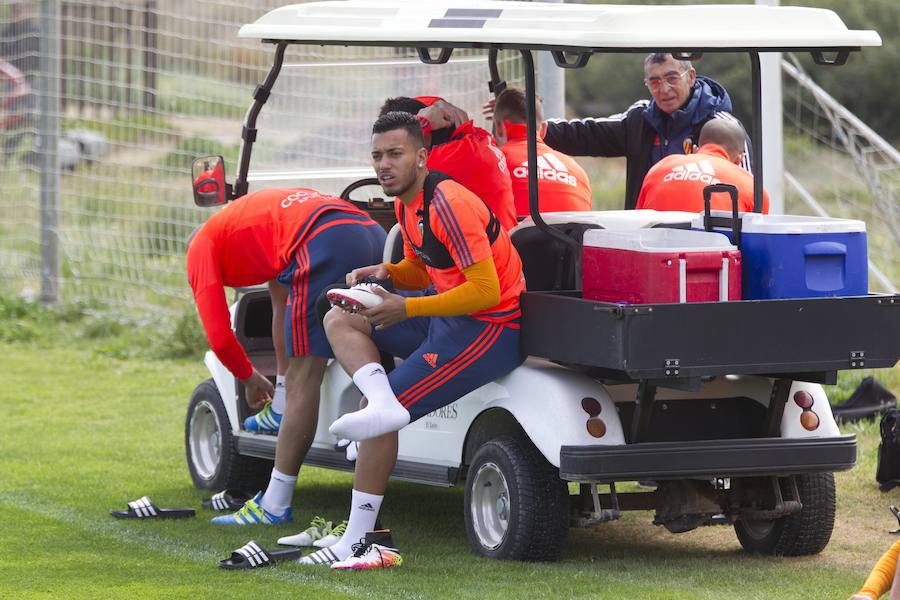 Entrenamiento del Valencia CF en el parador nacional de El Saler