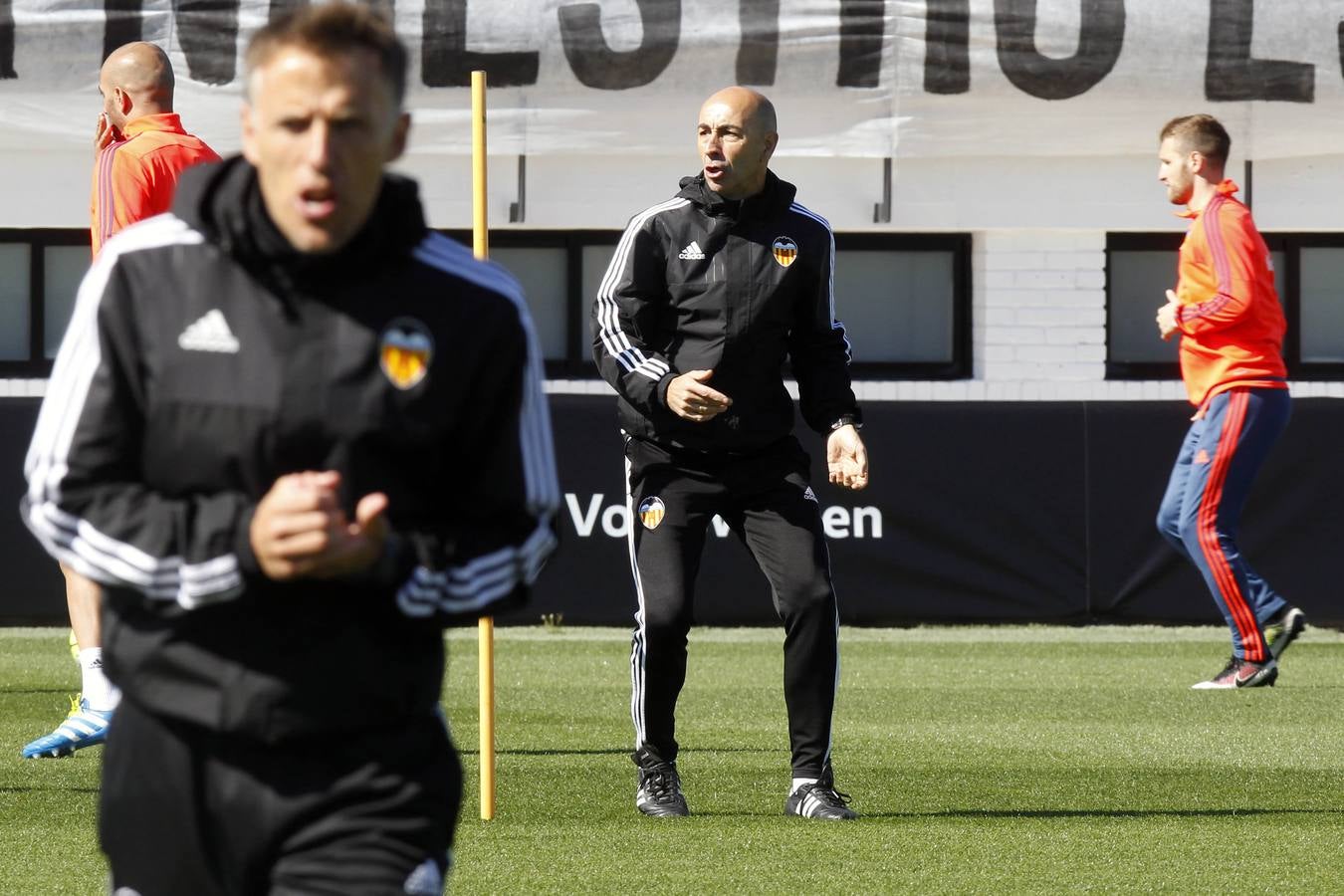 El entrenamiento del Valencia a puerta abierta, en imágenes