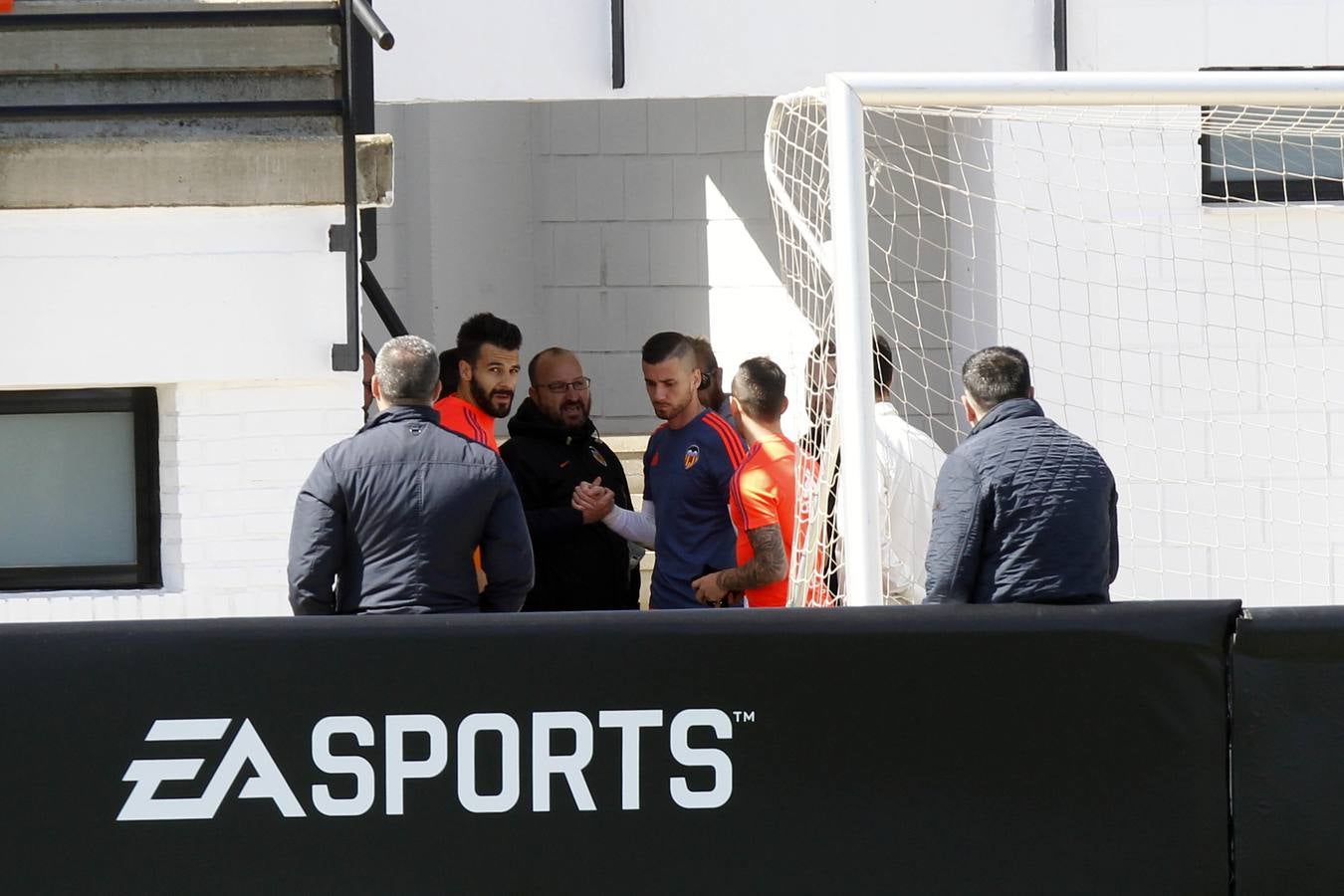 El entrenamiento del Valencia a puerta abierta, en imágenes