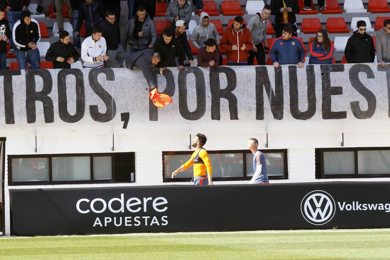 El entrenamiento del Valencia a puerta abierta, en imágenes