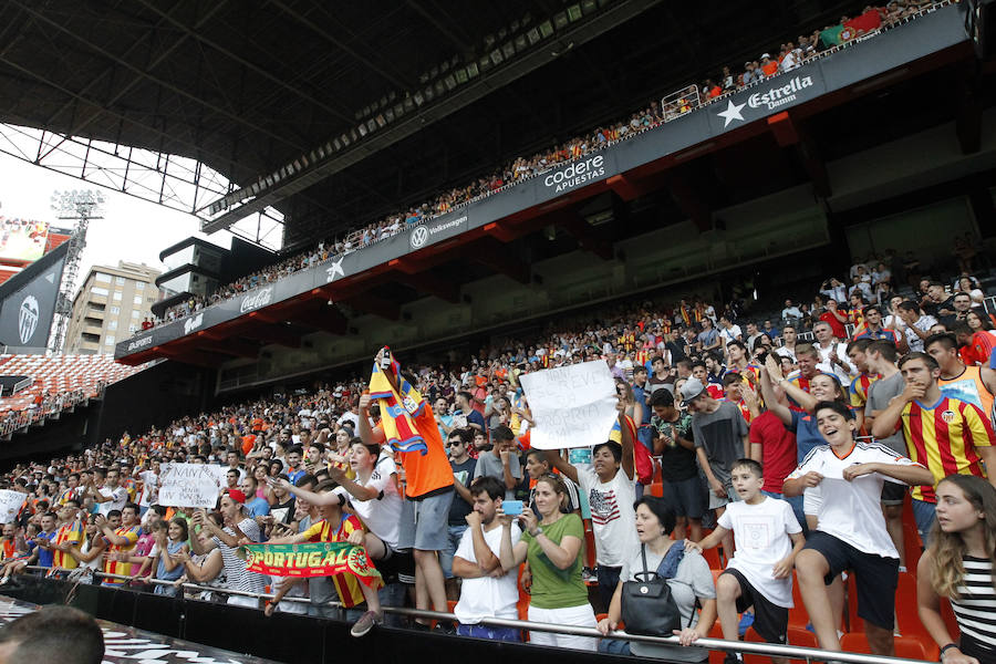 Fotos de la presentación de Nani, nuevo jugador del Valencia CF