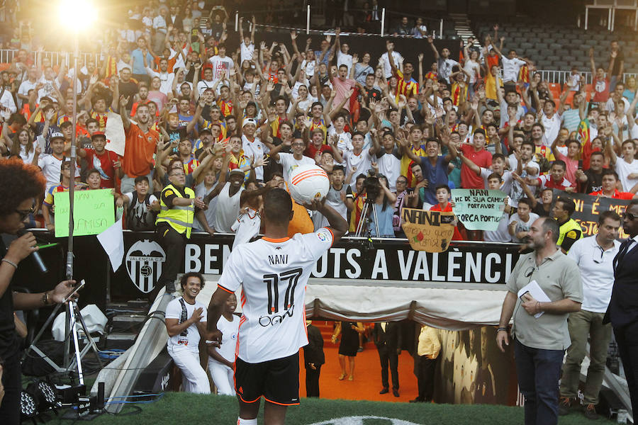 Fotos de la presentación de Nani, nuevo jugador del Valencia CF