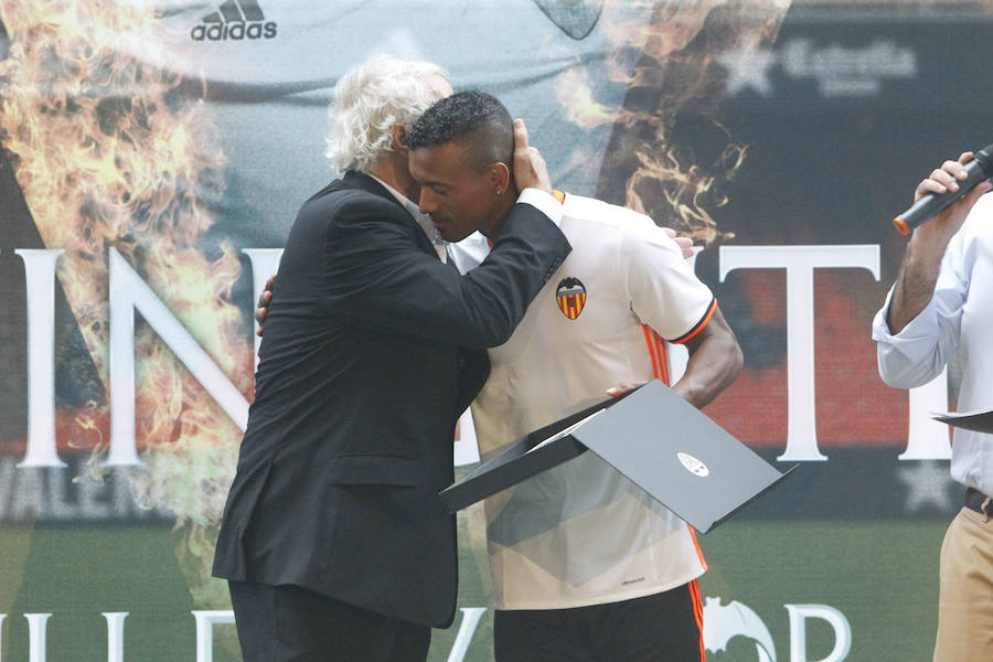 Fotos de la presentación de Nani, nuevo jugador del Valencia CF